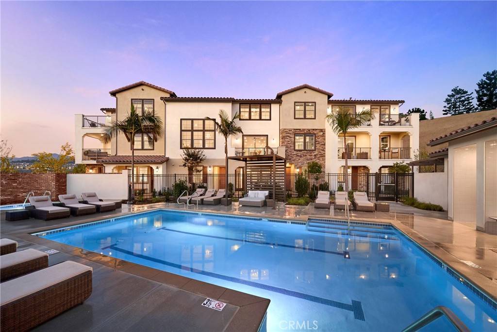 Mission Viejo, CA 92692,227 Niebla LN