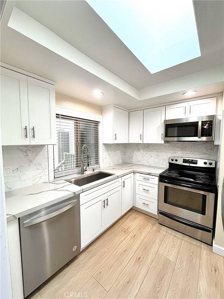 Huntington Beach, CA 92646,8566 Van Ness CT #24H