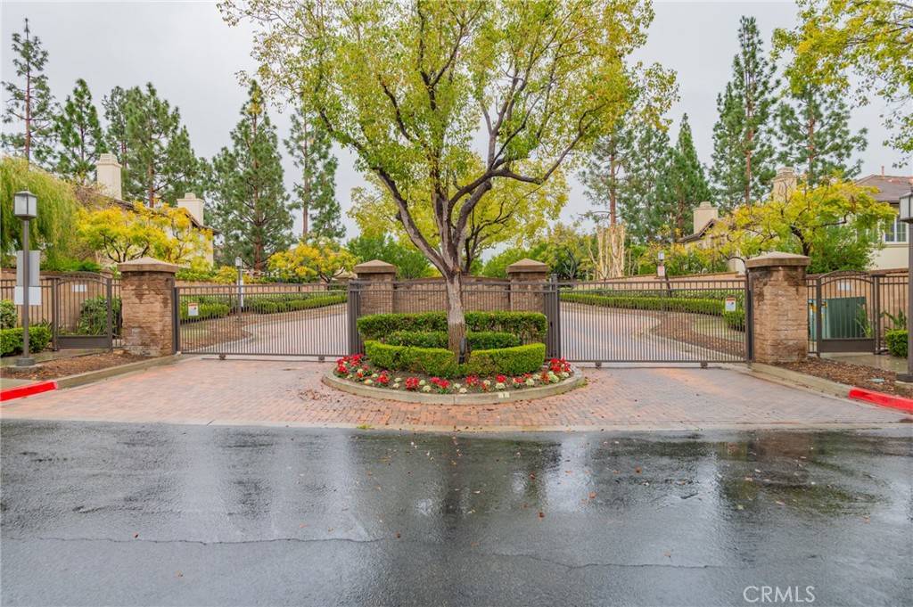 Irvine, CA 92620,807 Yorkshire
