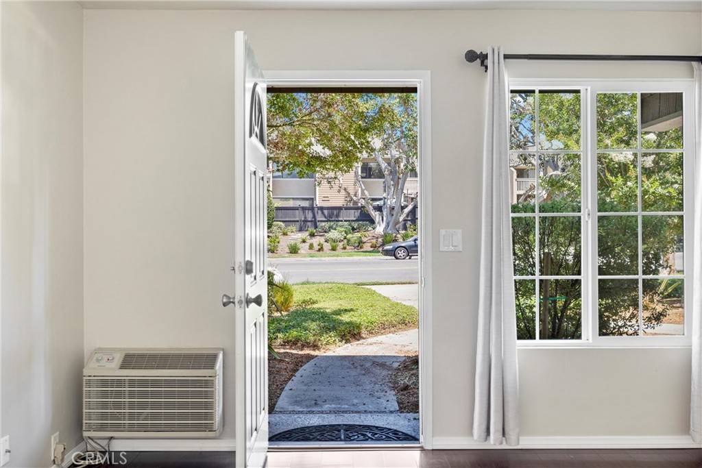213 Springview Irvine, CA 92620