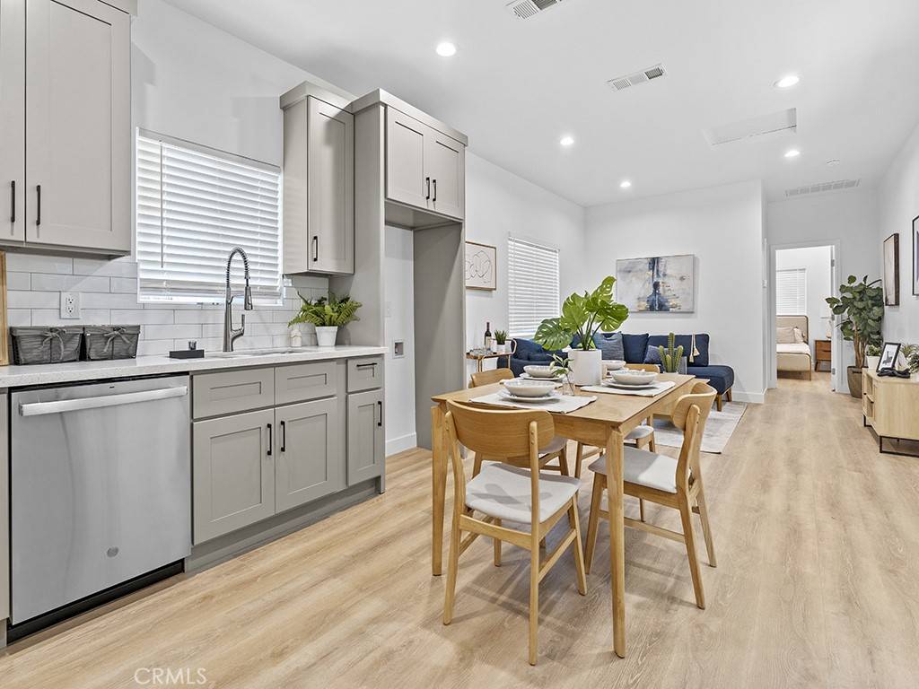 Santa Ana, CA 92704,308 S Laurel ST
