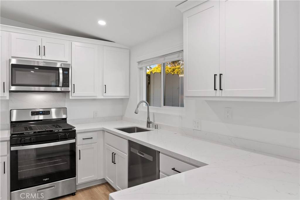 Corona Del Mar, CA 92625,3203 Bayside DR
