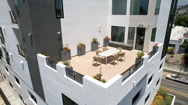 Los Angeles, CA 90004,252 N HOOVER ST #403