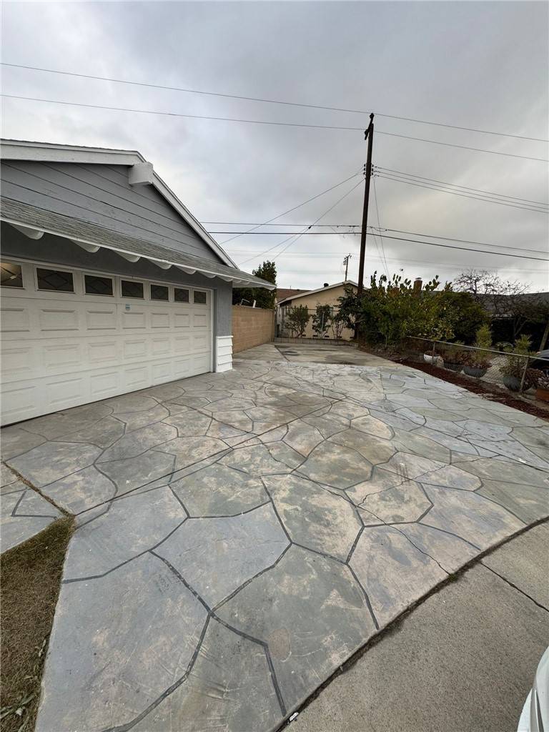 Carson, CA 90745,433 E 211th ST