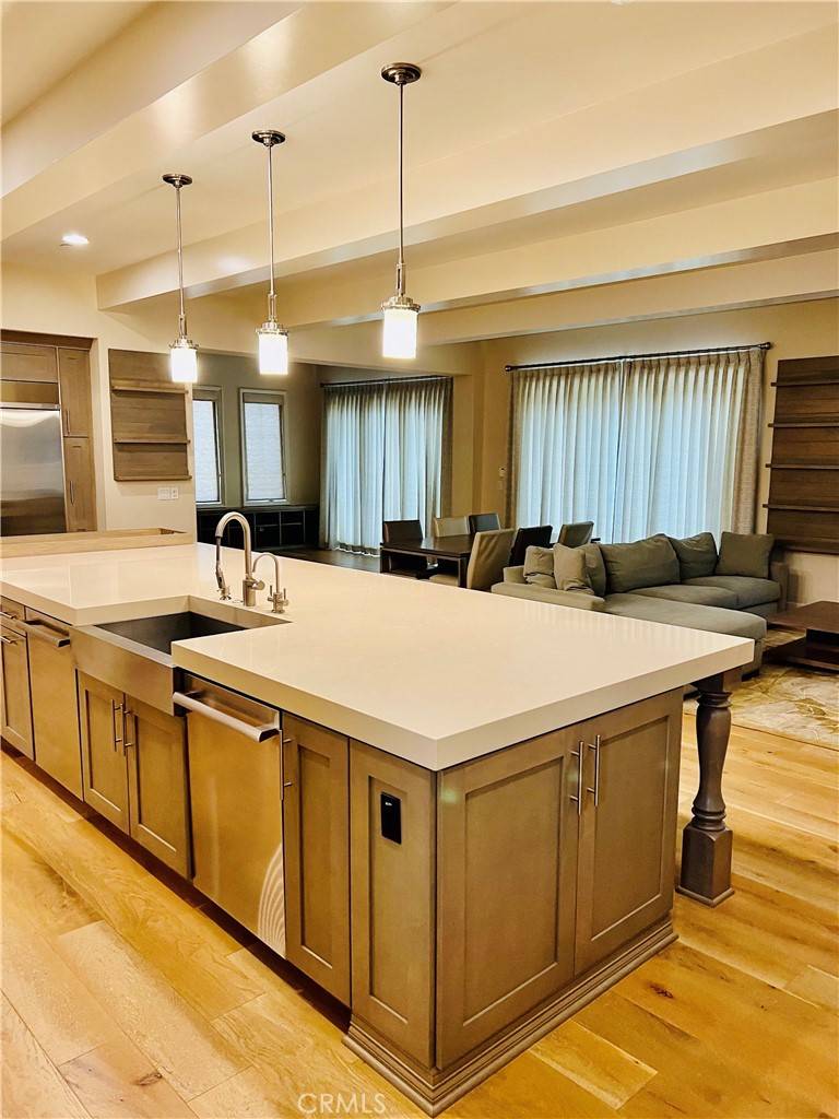 5 Shadybend Irvine, CA 92602