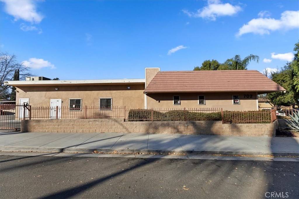 Corona, CA 92882,702 Crawford ST