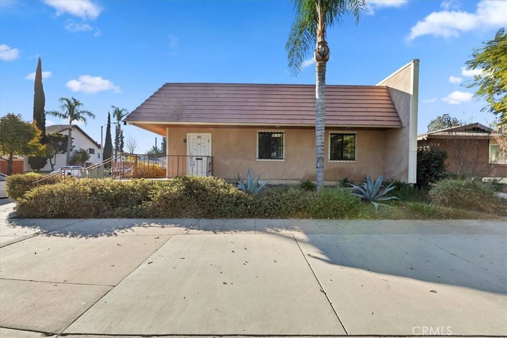 Corona, CA 92882,702 Crawford ST