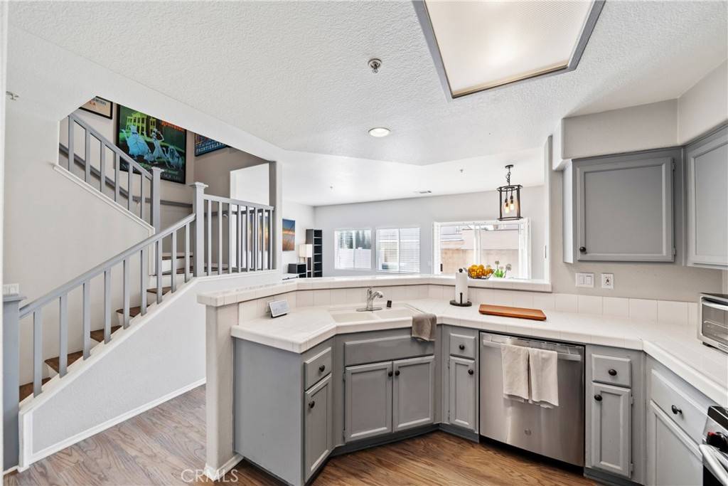 Anaheim, CA 92805,656 W Vermont AVE