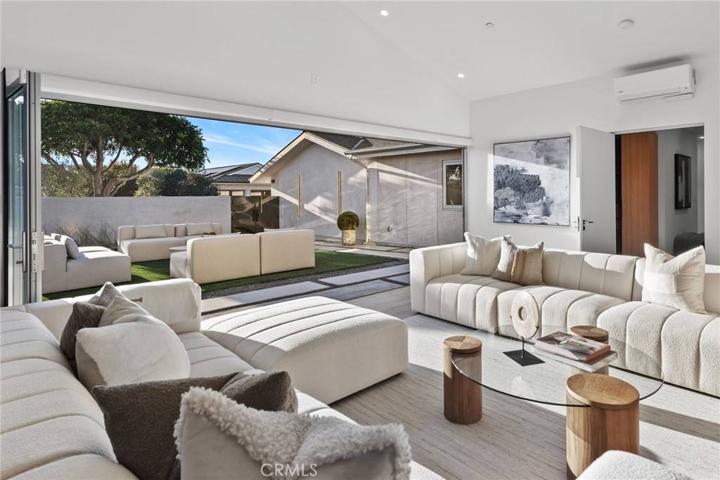 1318 Outrigger DR Corona Del Mar, CA 92625