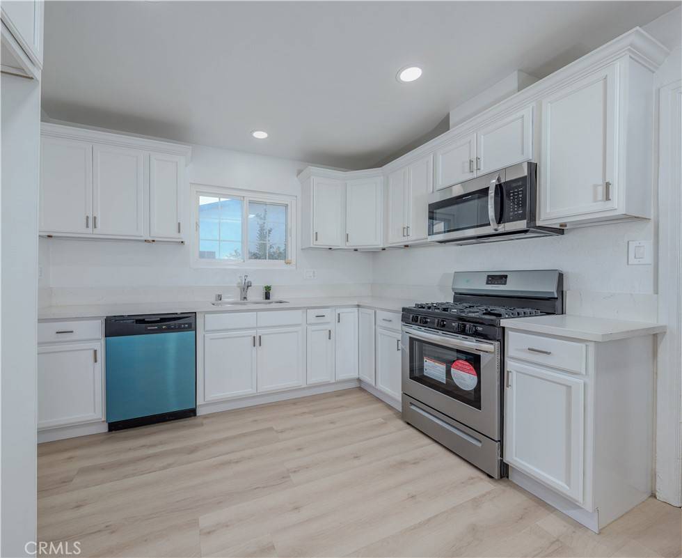 Inglewood, CA 90301,327 Nectarine ST