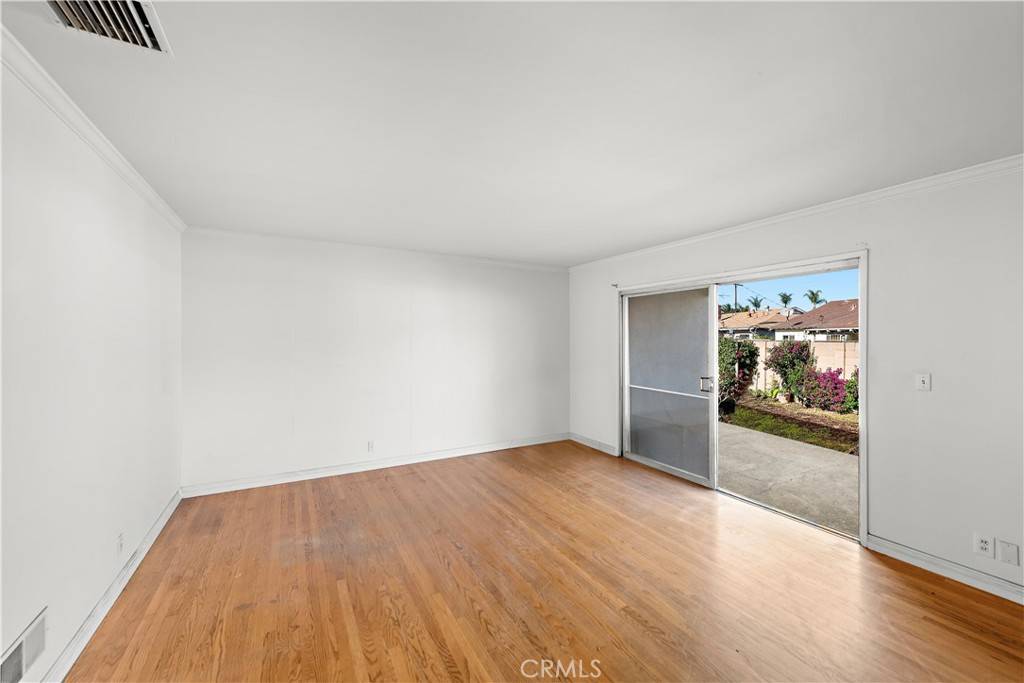 Santa Ana, CA 92706,1910 N Greenbrier ST