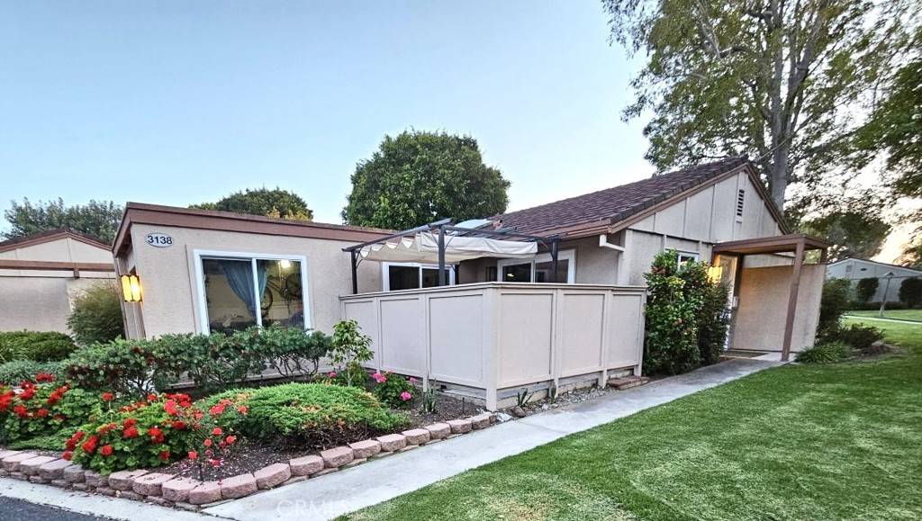 Laguna Woods, CA 92637,3138 Via Vista #D