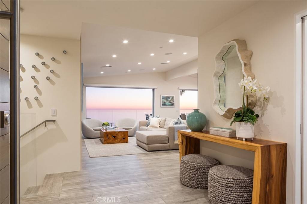 Laguna Beach, CA 92651,1238 Anacapa WAY