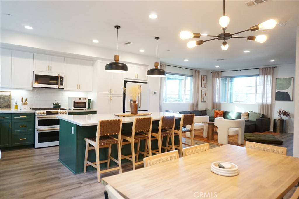 Valley Glen, CA 91401,13113 W Lumina WAY
