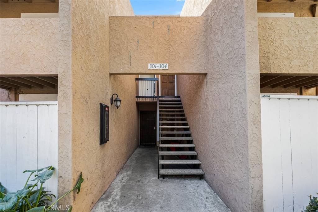 Santa Ana, CA 92707,1101 W Macarthur BLVD #304