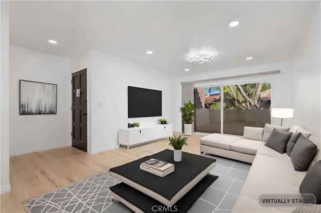 Santa Ana, CA 92707,1101 W Macarthur BLVD #304