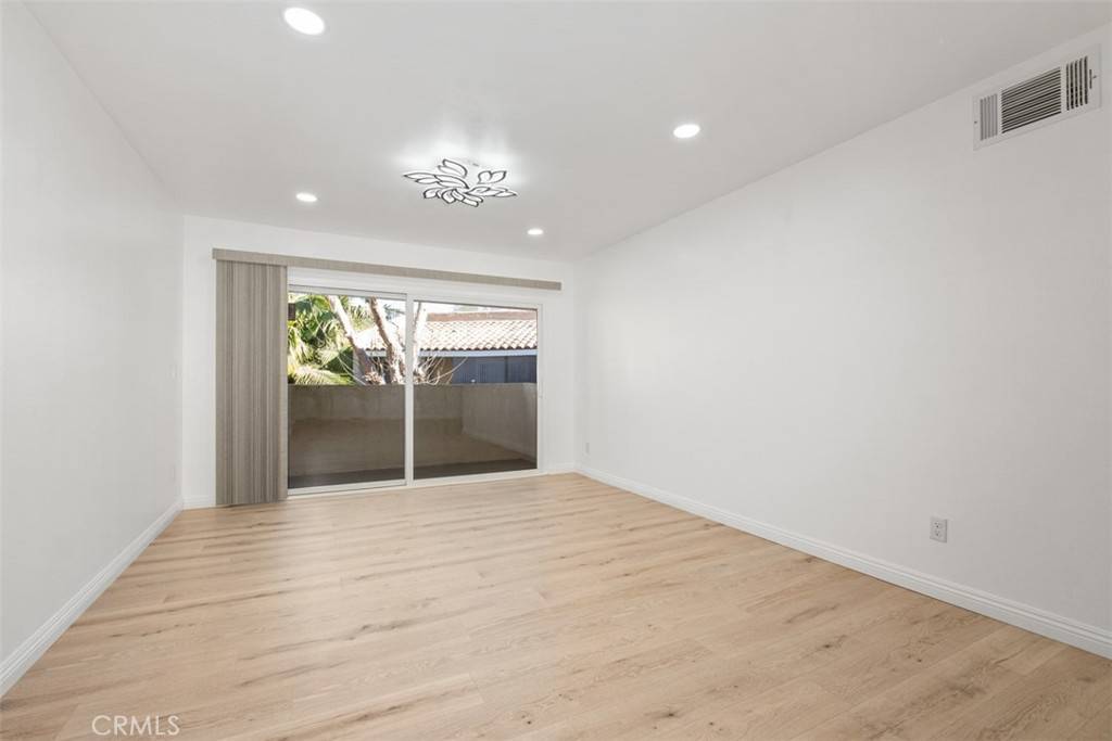 Santa Ana, CA 92707,1101 W Macarthur BLVD #304