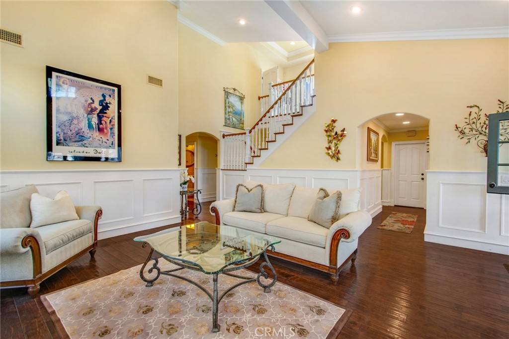 Huntington Beach, CA 92646,22052 Susan LN