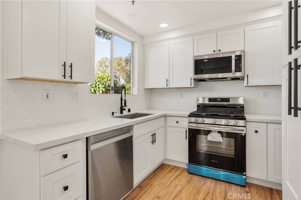 122 Cartier Aisle Irvine, CA 92620