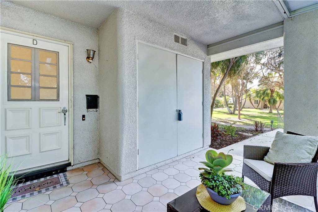 Laguna Woods, CA 92637,2008 Via Mariposa W #D