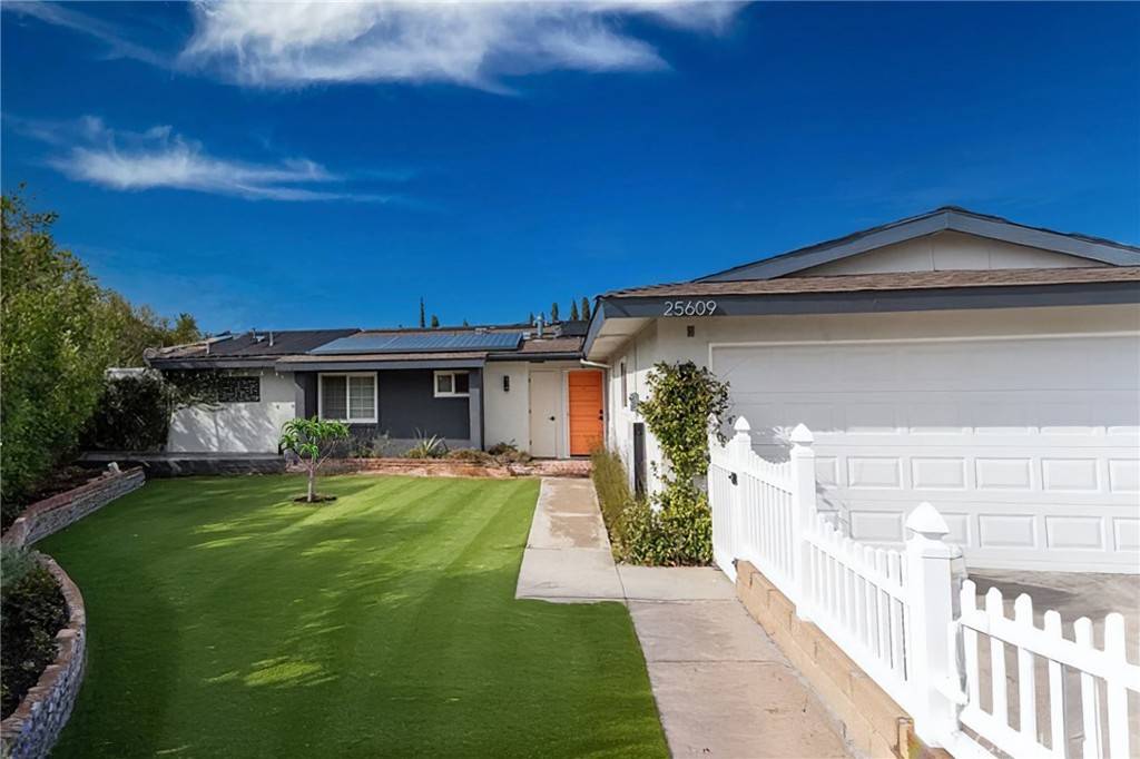 Newhall, CA 91321,25609 Oakbar CT
