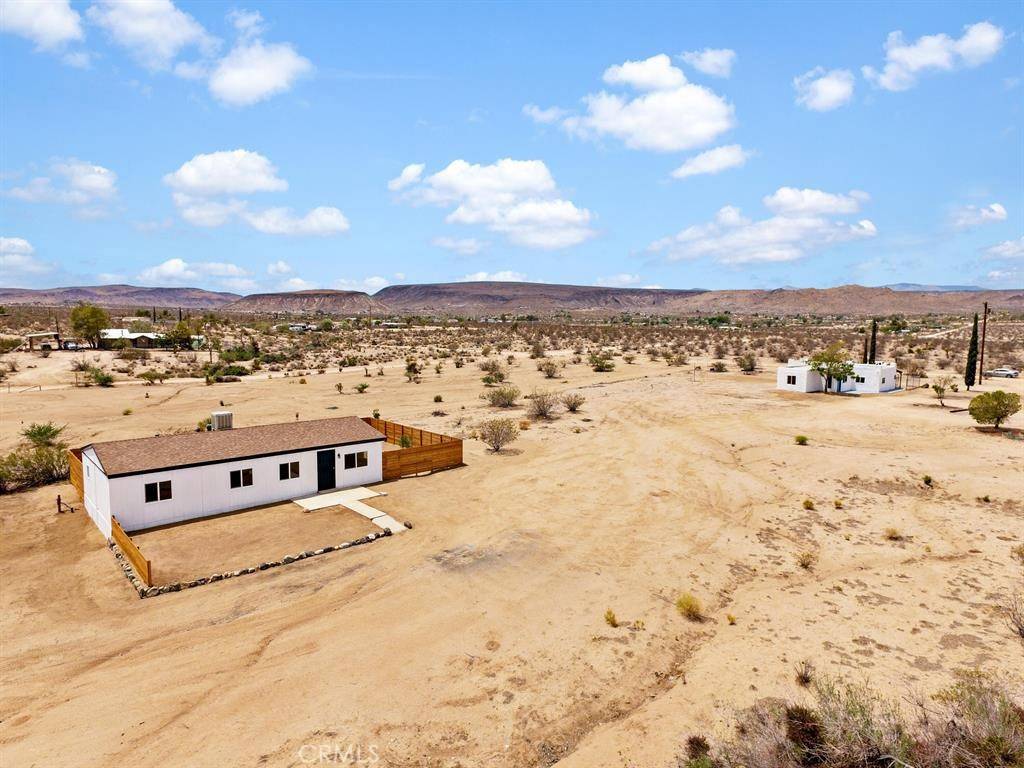 Yucca Valley, CA 92284,1266 Cambria AVE #U1-2