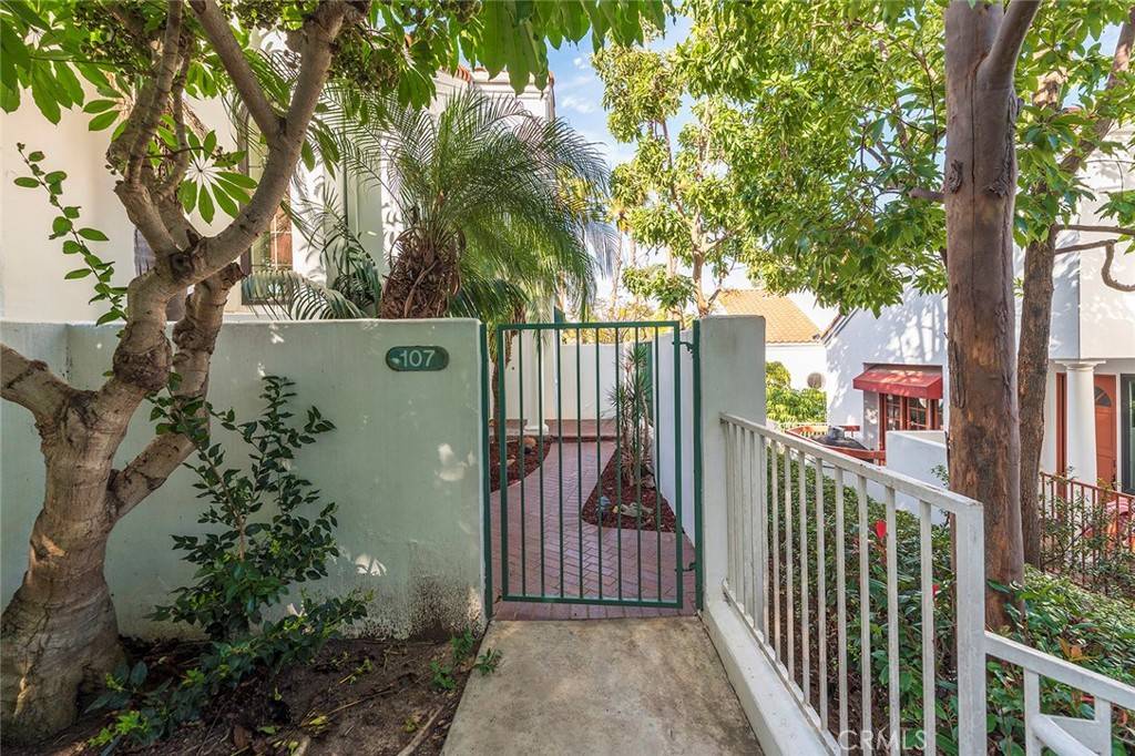 Huntington Beach, CA 92648,7412 Seabluff DR #107