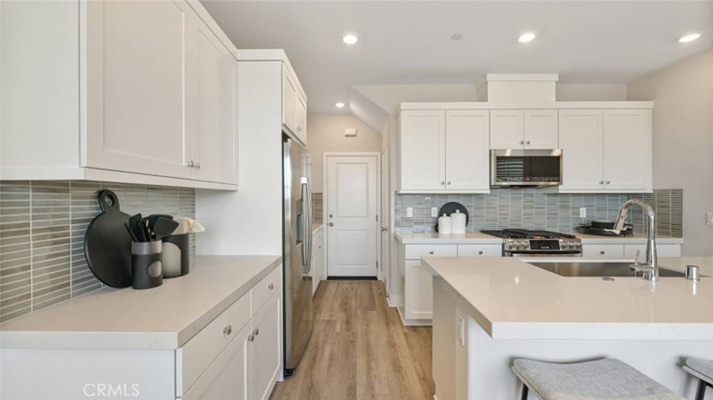 Irvine, CA 92618,474 Lobata