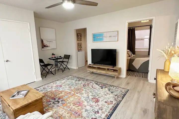 Long Beach, CA 90803,5267 E Ocean BLVD #2