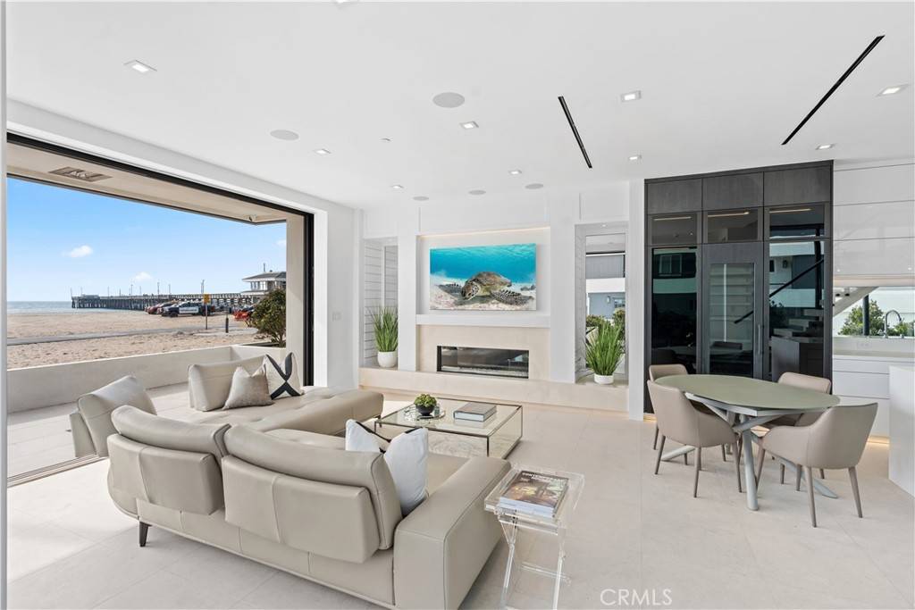 Newport Beach, CA 92663,2000 W Oceanfront