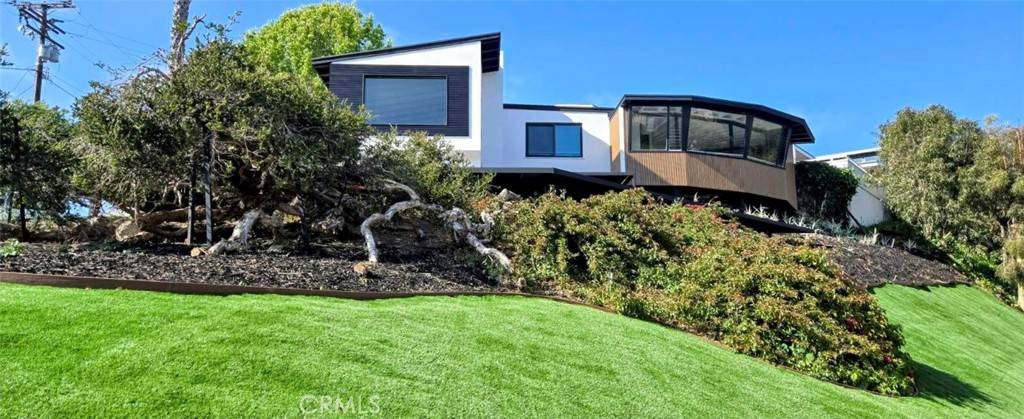 Newport Beach, CA 92663,300 Holmwood DR