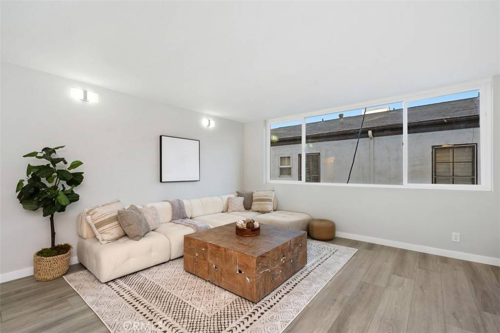 Beverly Hills, CA 90212,9950 Durant DR #208