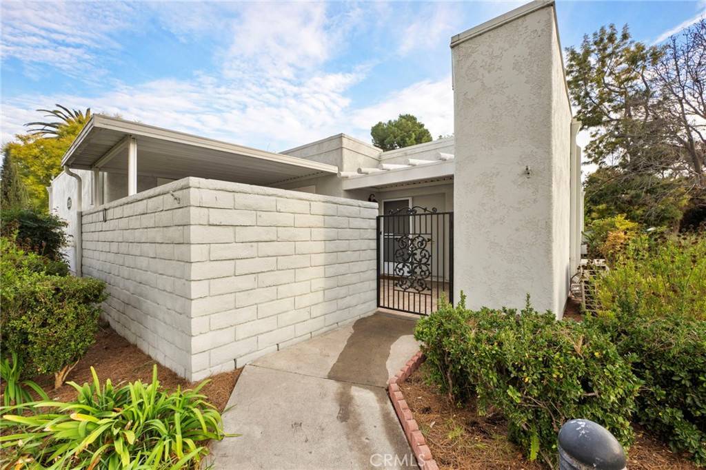 Laguna Woods, CA 92637,2226 Via Puerta #D