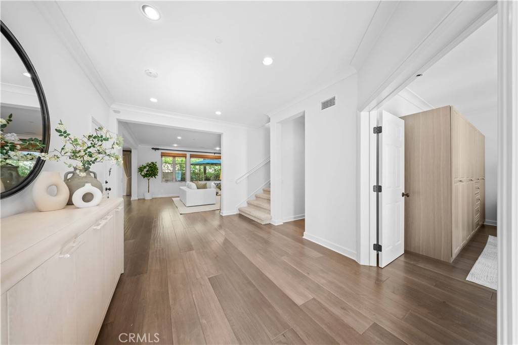 Irvine, CA 92618,31 Modena