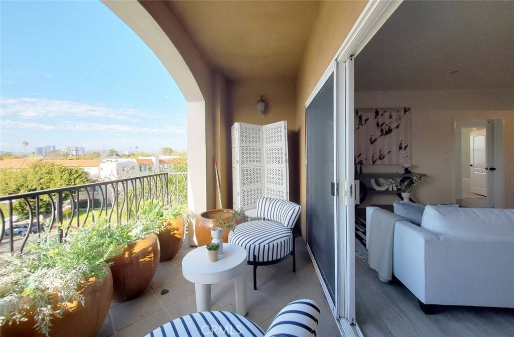 Los Angeles, CA 90034,3401 S Bentley AVE #306