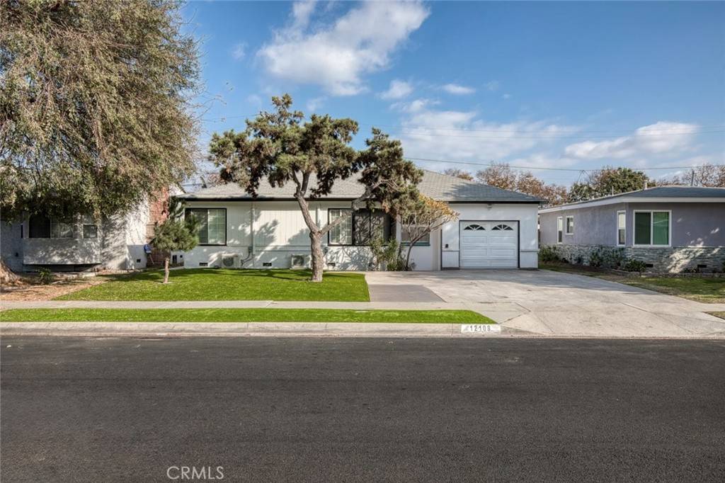 Downey, CA 90242,12108 Dunrobin AVE