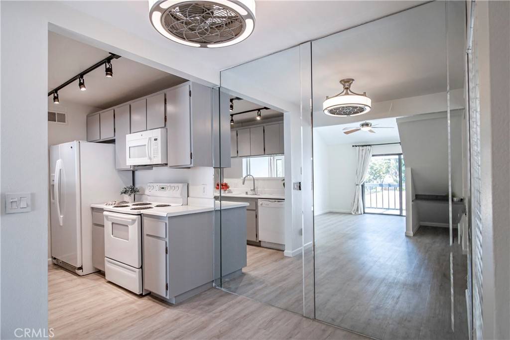 Huntington Beach, CA 92648,2323 Huntington ST #907