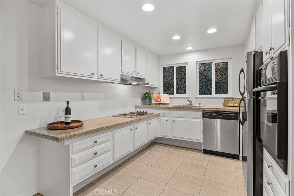 Laguna Woods, CA 92637,2271 Via Puerta #D