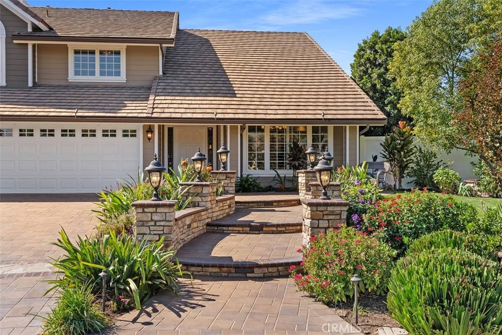 Yorba Linda, CA 92886,5571 Clover Hill DR