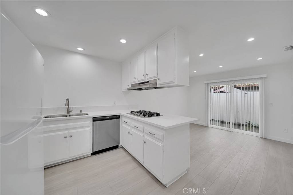 Huntington Beach, CA 92647,16722 Goldenwest ST