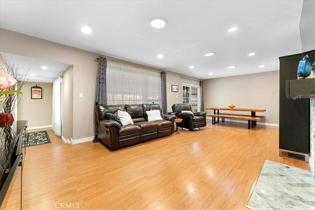 Fullerton, CA 92833,1612 W Walnut AVE