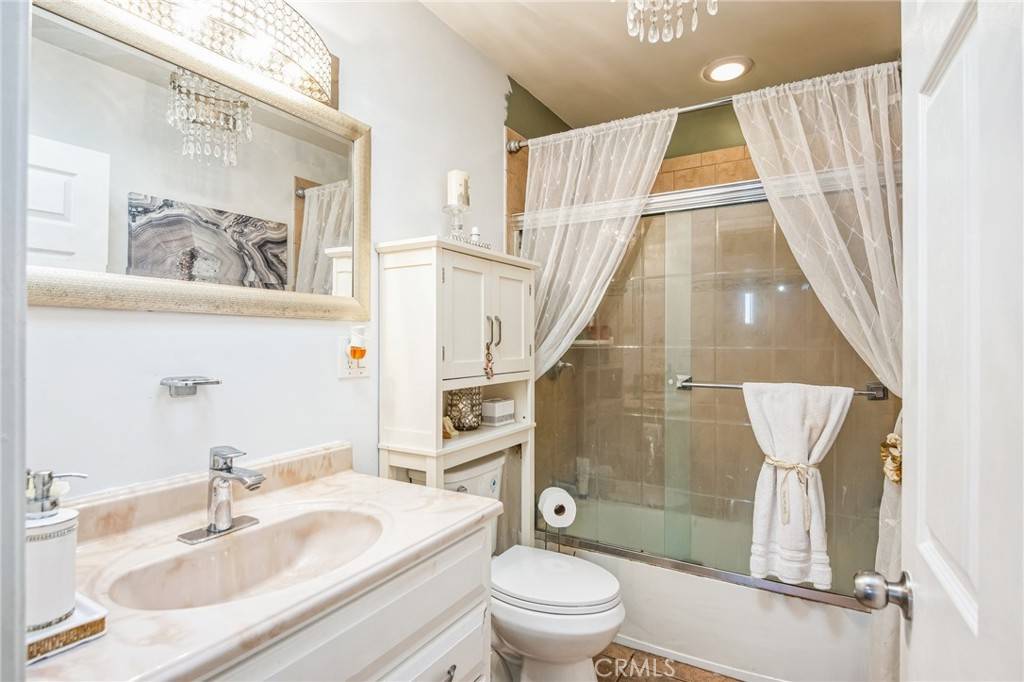 Azusa, CA 91702,163 N Pasadena AVE