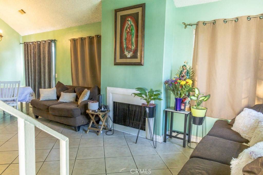 Pomona, CA 91766,1377 S Park AVE #B