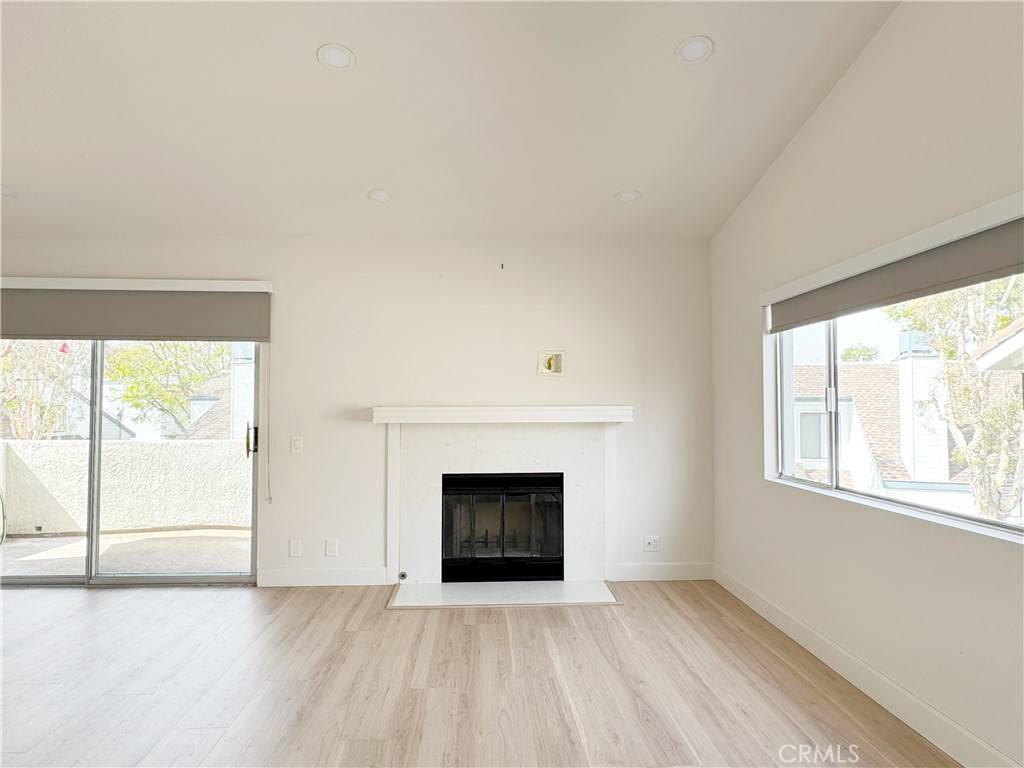 Irvine, CA 92614,561 Springbrook N #30