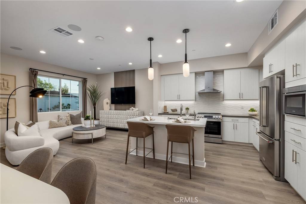 El Cajon, CA 92019,1307 Yannis CT