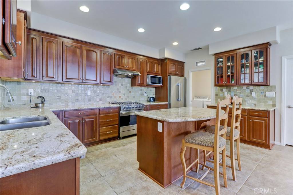 Lake Elsinore, CA 92532,40994 Bankhall ST