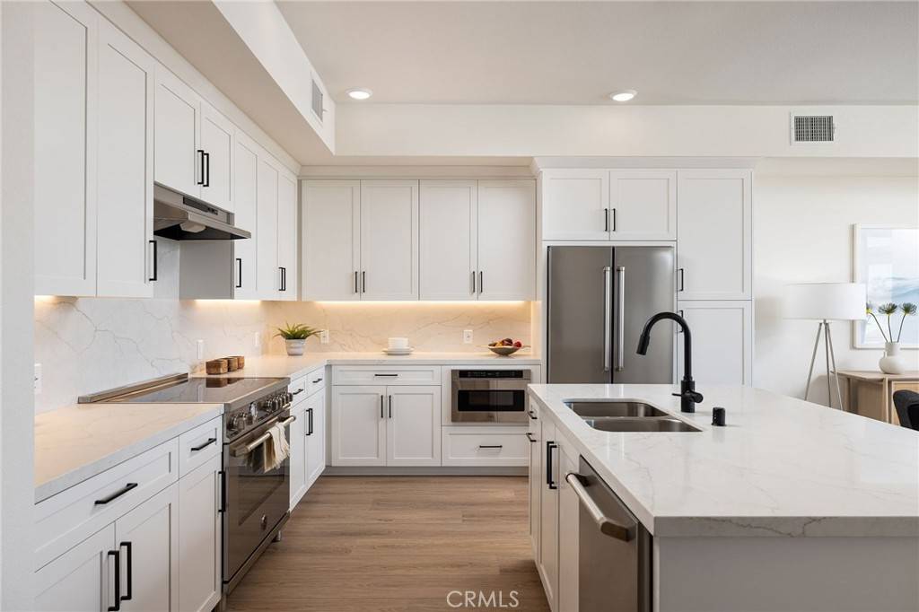 Huntington Beach, CA 92648,414 Main #230