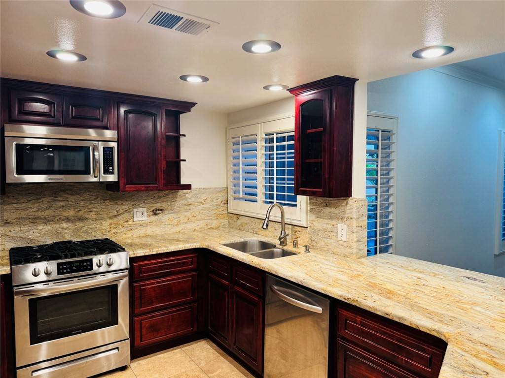 Huntington Beach, CA 92649,4591 Warner AVE #102