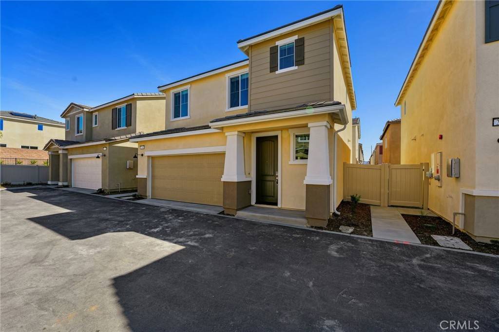 Redlands, CA 92374,2094 Bergamot ST
