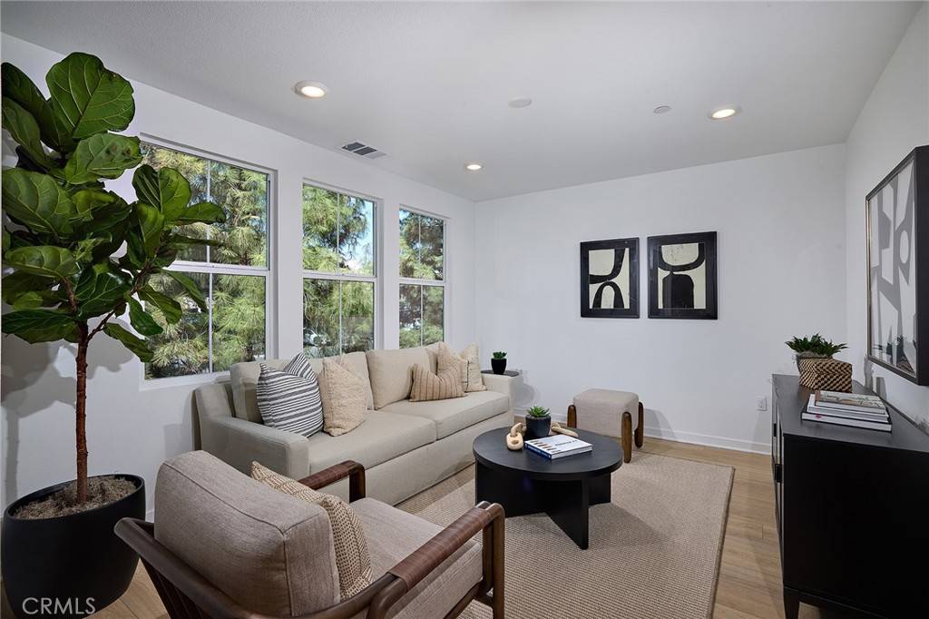 Whittier, CA 90605,9829 La Serna DR #6